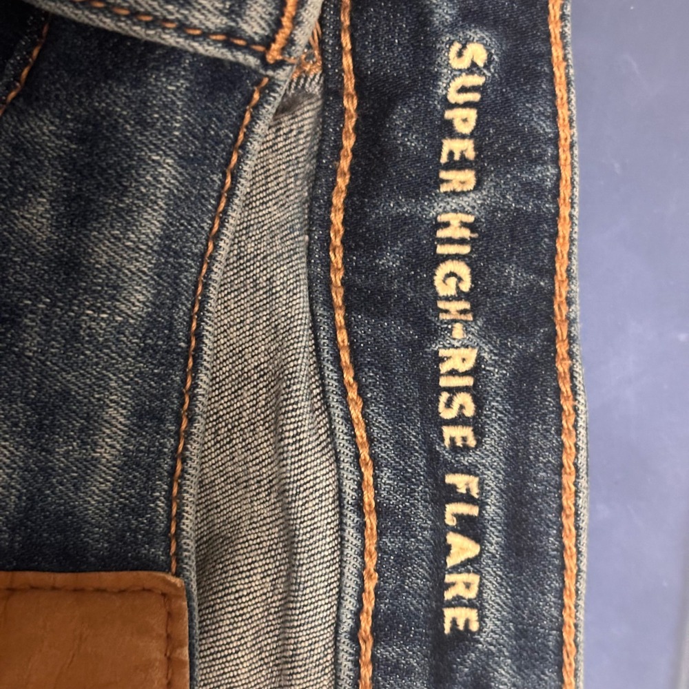 American Eagle Super High-Rise Flare Jeans Medium Wash Utility Patch Pocket 2S - Picture 9 of 10